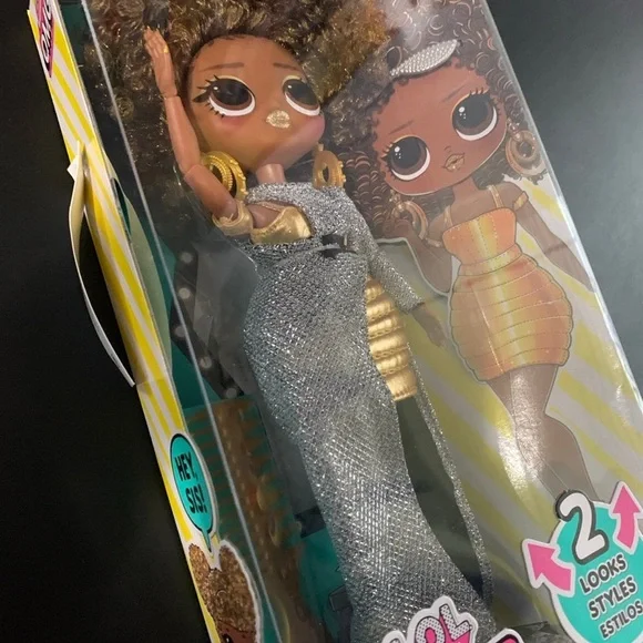 LOL Surprise OMG Royal Bee Fashion Doll with Multiple Surprises - Picture 10 of 10